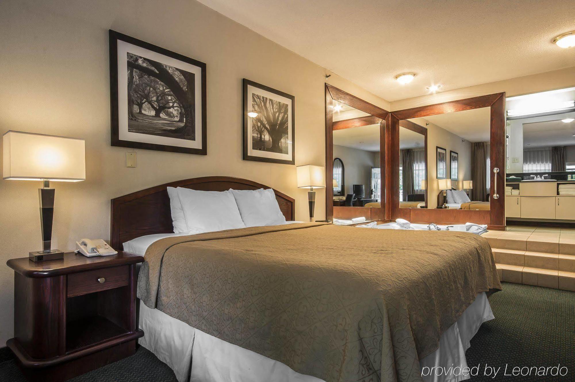 Art Infiniti Hotel Pitt Meadows Exterior photo