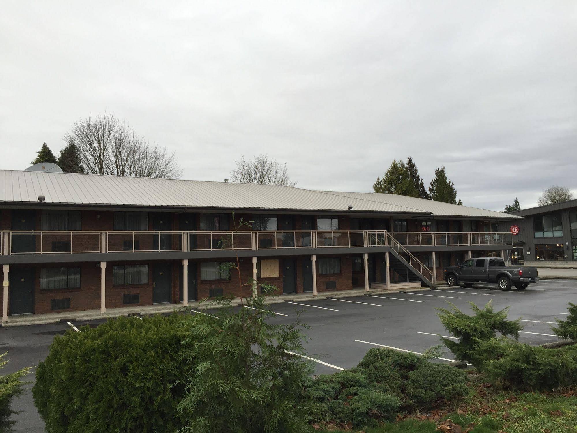 Art Infiniti Hotel Pitt Meadows Exterior photo