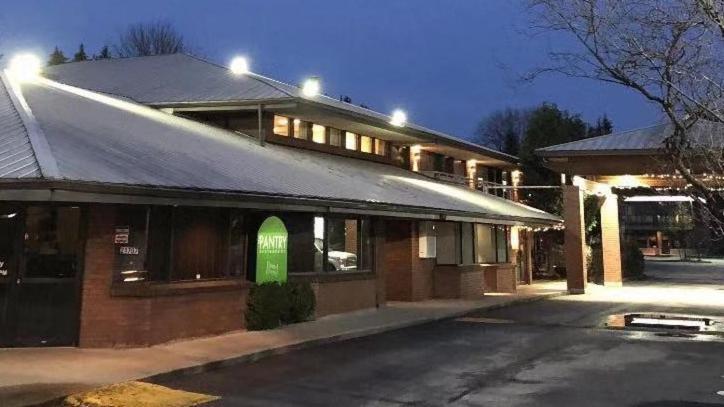 Art Infiniti Hotel Pitt Meadows Exterior photo