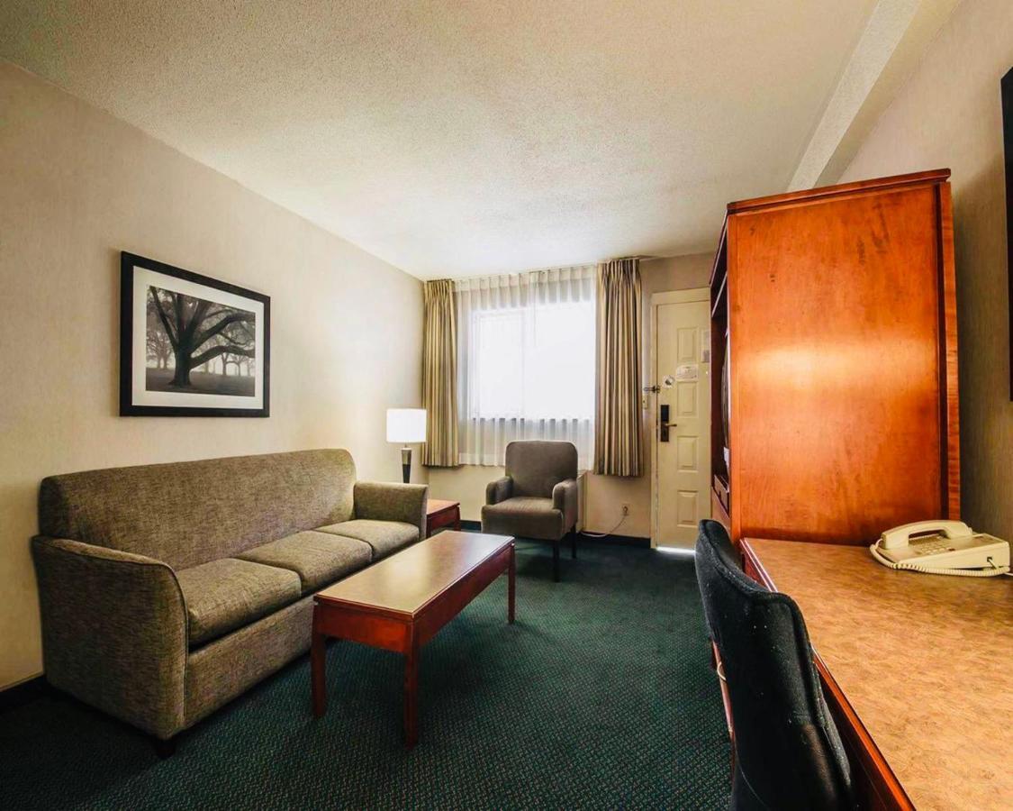 Art Infiniti Hotel Pitt Meadows Exterior photo